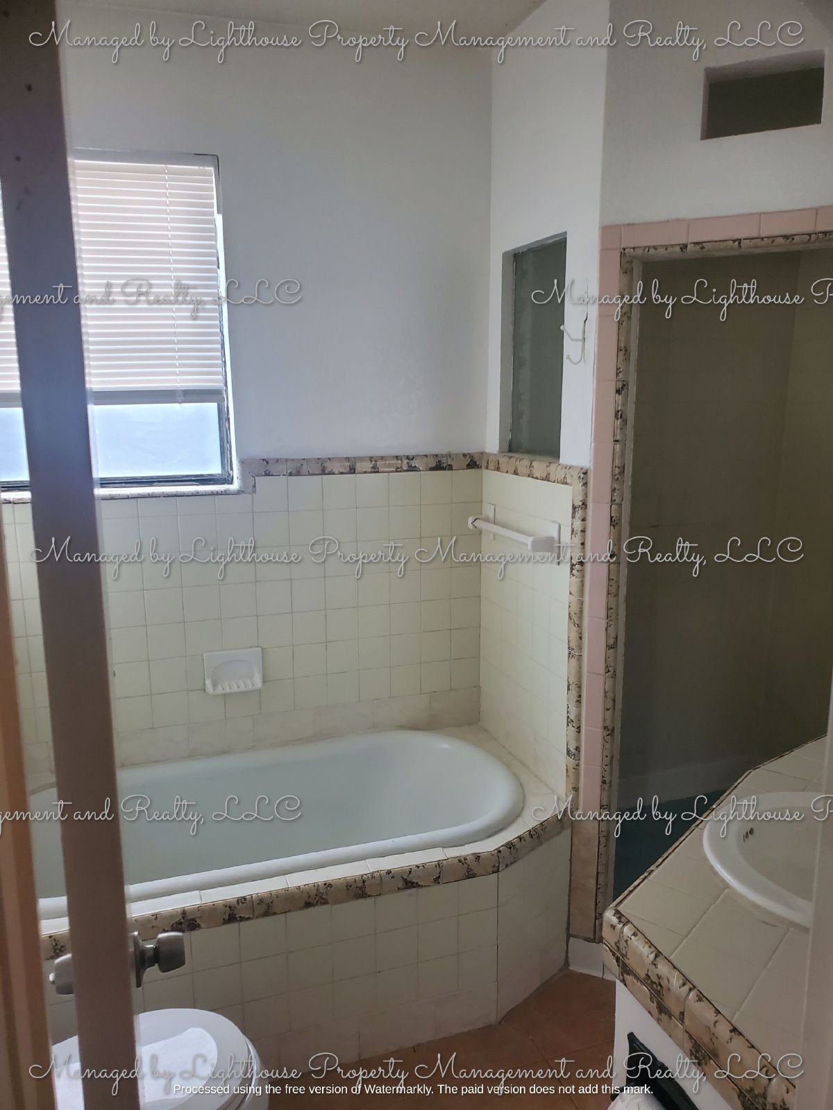 2 Bedroom / 2 Bathroom Home in Historic Springfield Huge Fenced Yard property image