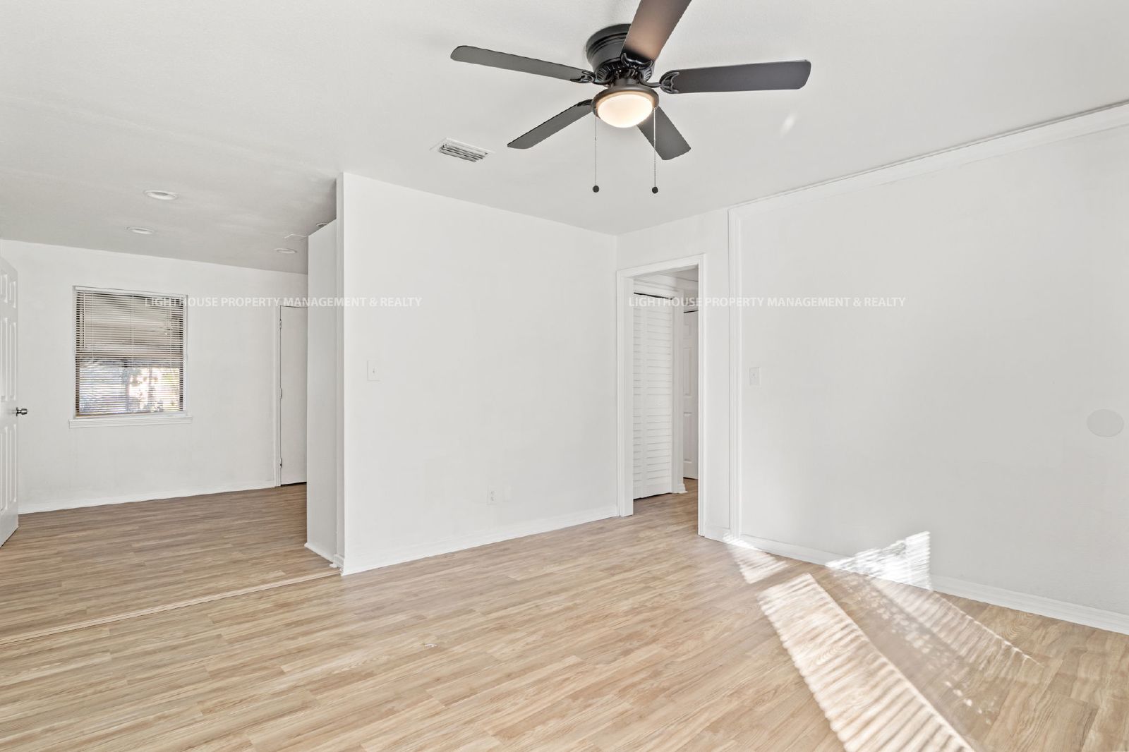 NEWLY RENOVATED 4 bed/1 bath! property image