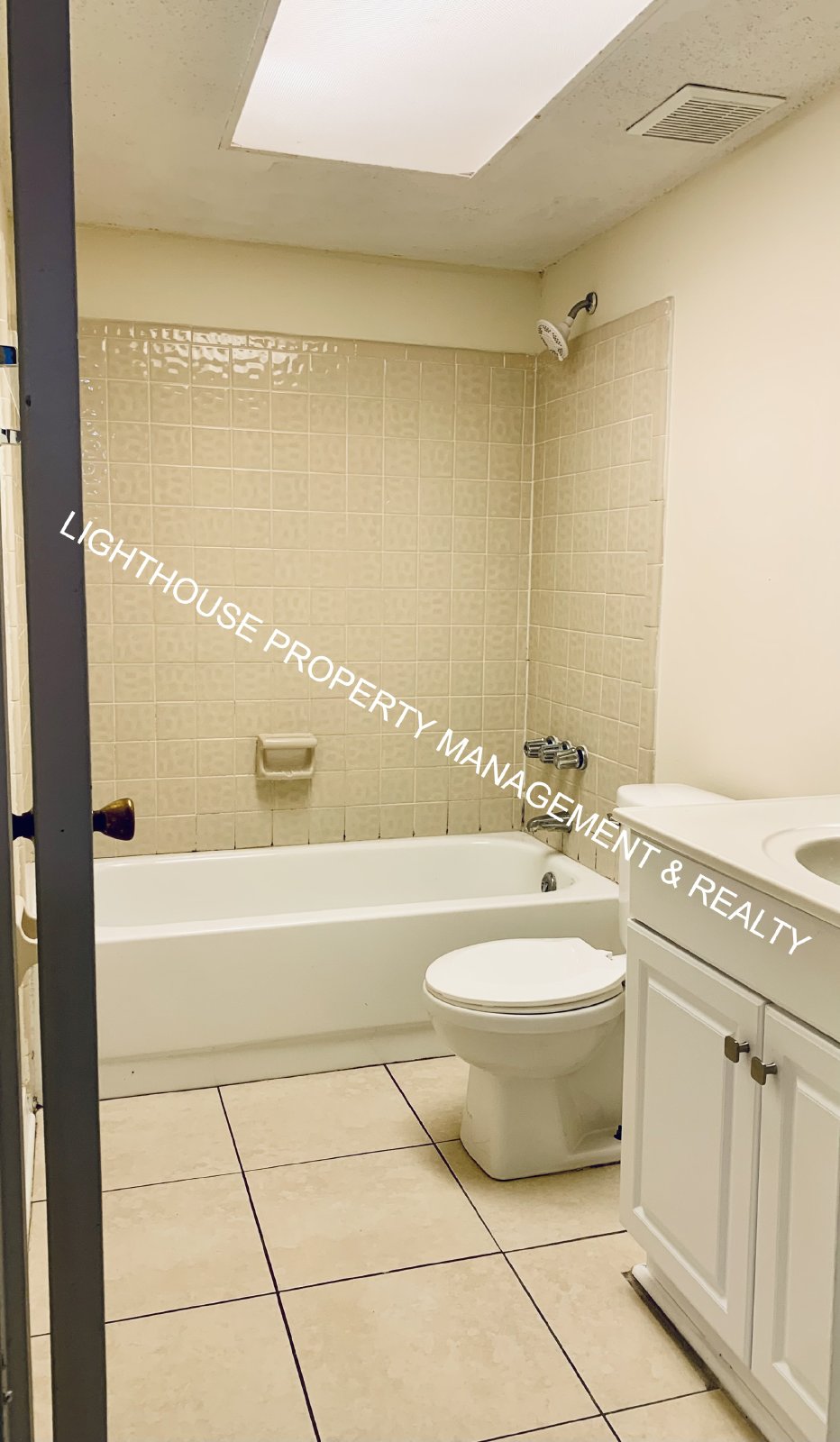 Spacious 2 Bed/2 Bath Apartment with Fenced Yard! property image