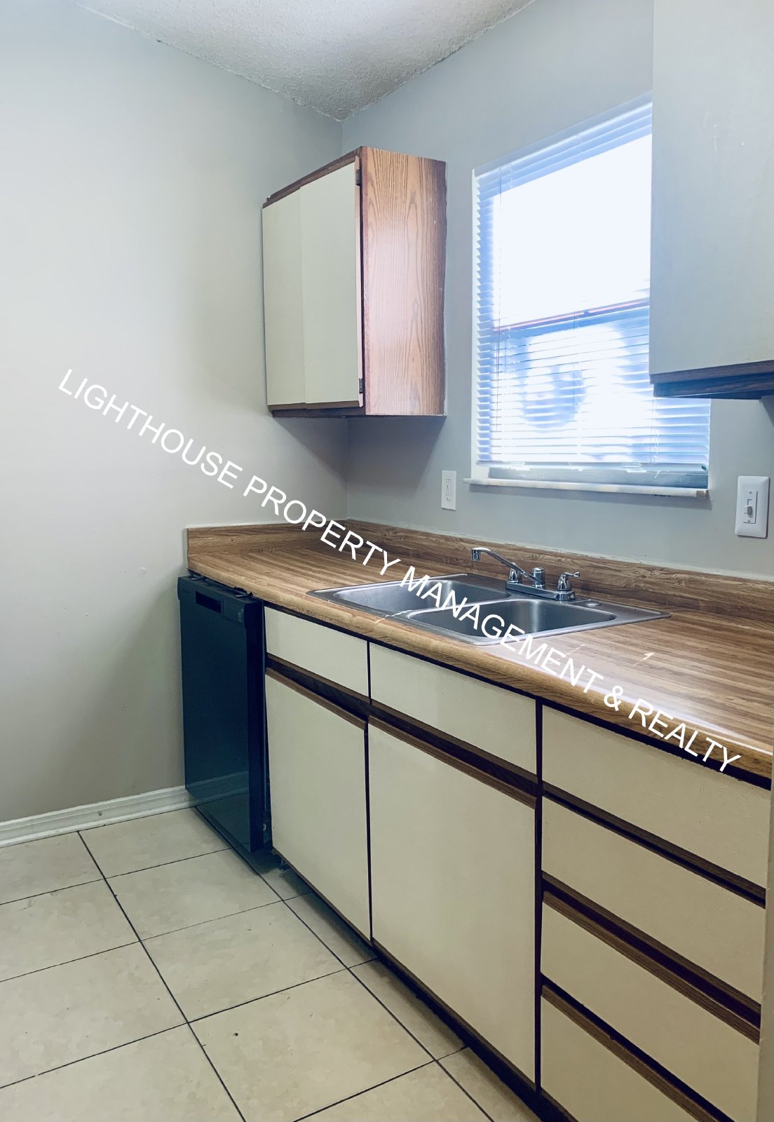 Spacious 2 Bed/2 Bath Apartment with Fenced Yard! property image