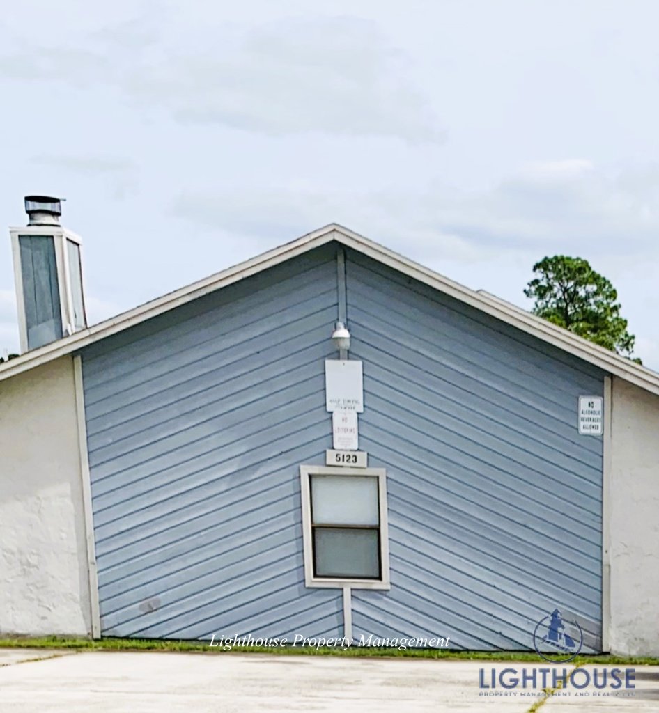 Spacious 2 Bed/2 Bath Apartment with Fenced Yard! property image