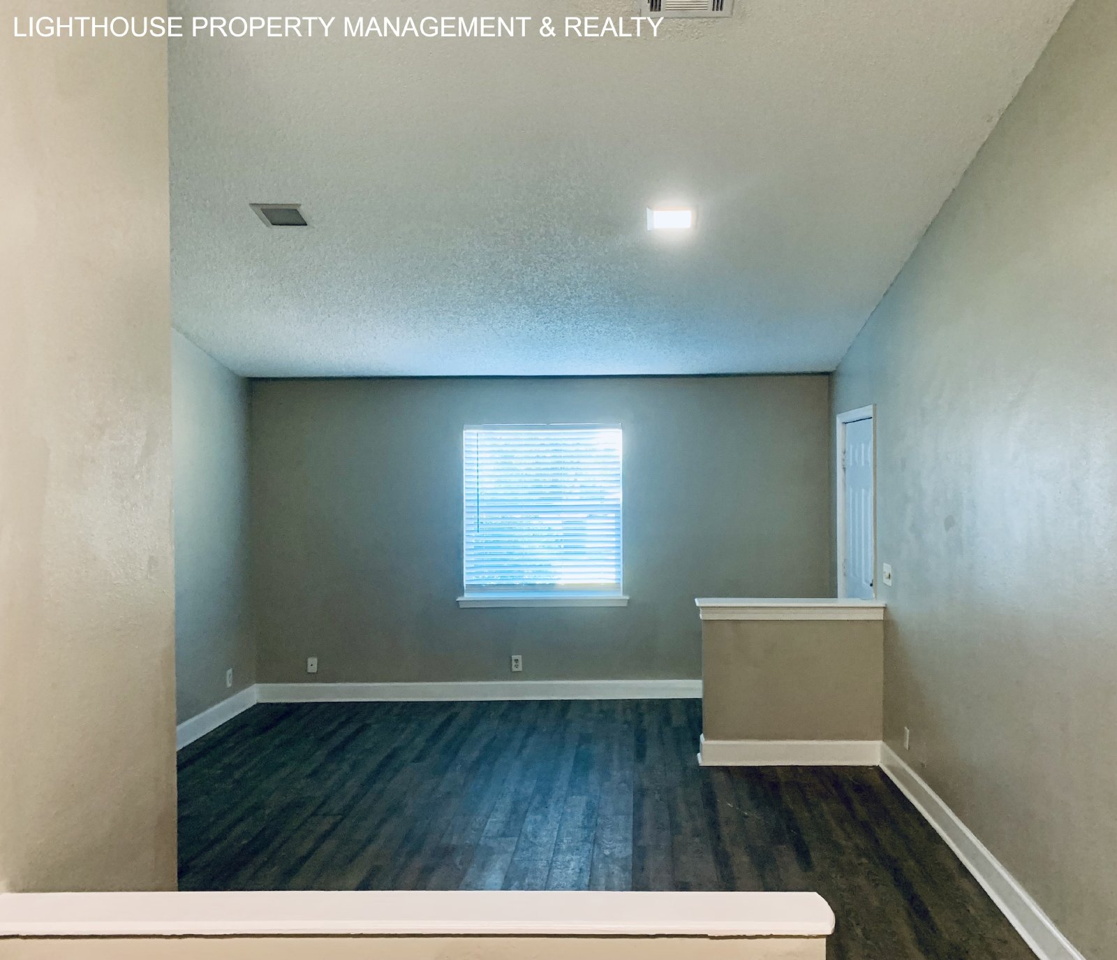 Spacious 2-Bedroom Duplex with Stainless Steel Appliances property image