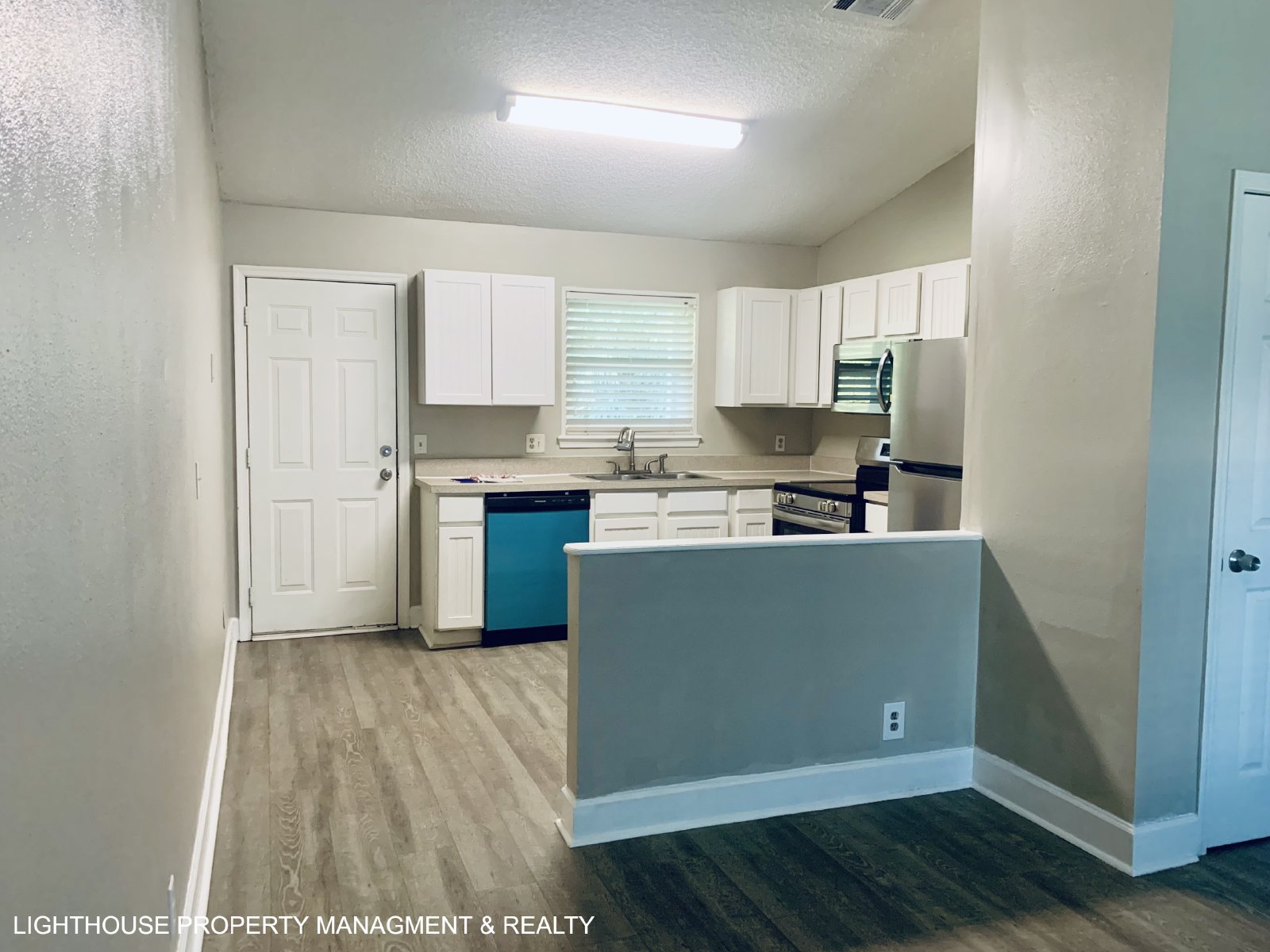 Spacious 2-Bedroom Duplex with Stainless Steel Appliances property image