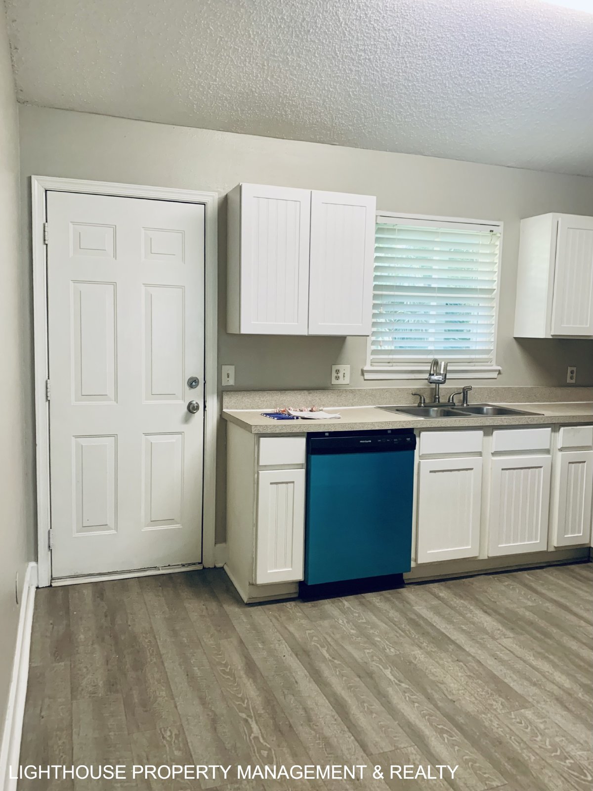 Spacious 2-Bedroom Duplex with Stainless Steel Appliances property image