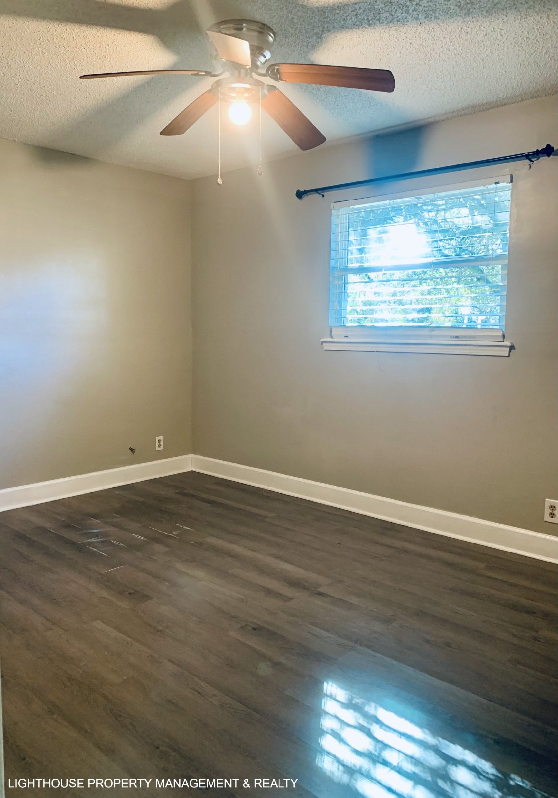 Spacious 2-Bedroom Duplex with Stainless Steel Appliances property image