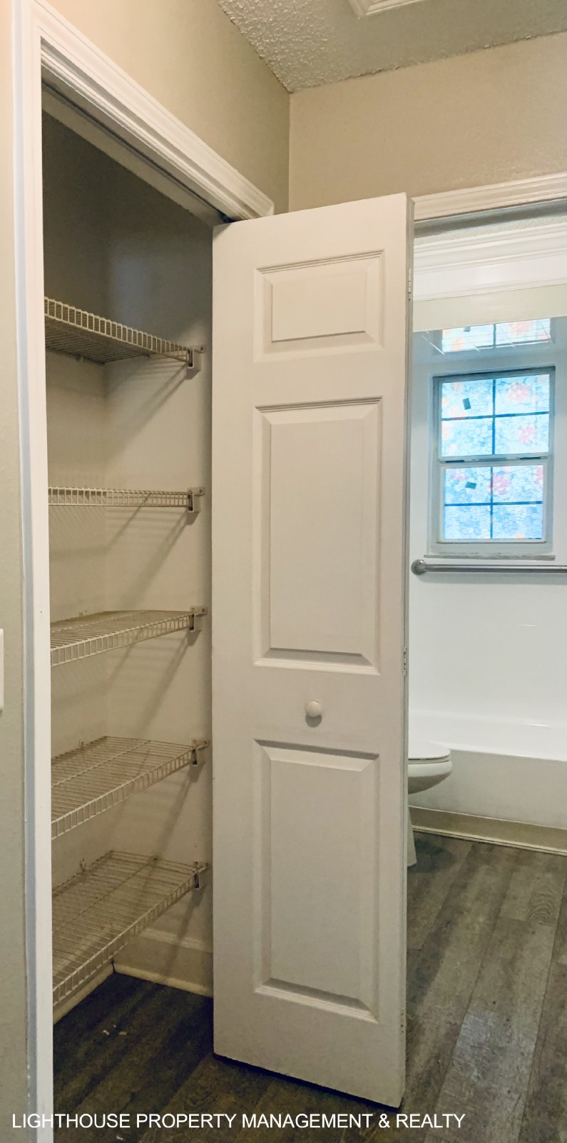 Spacious 2-Bedroom Duplex with Stainless Steel Appliances property image