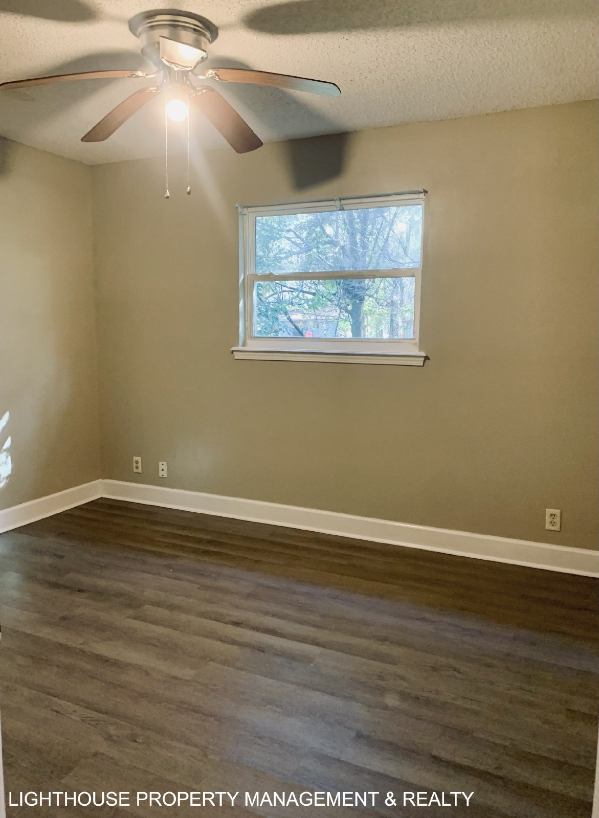 Spacious 2-Bedroom Duplex with Stainless Steel Appliances property image