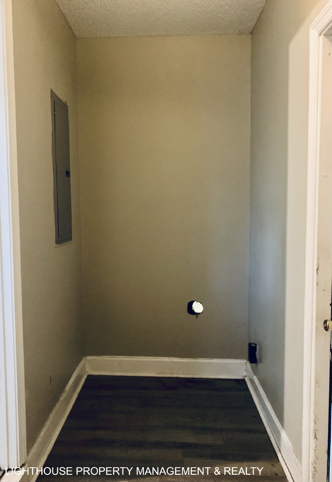 Spacious 2-Bedroom Duplex with Stainless Steel Appliances property image