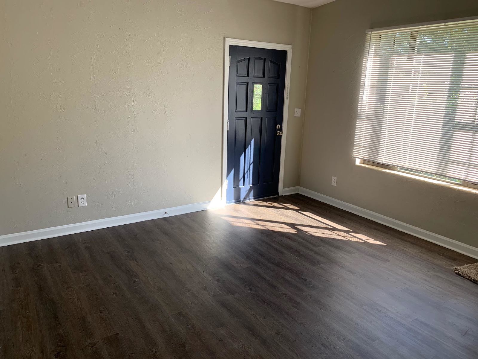 Charming Renovated 4-Bedroom, 2-Bathroom Home in Magnolia Gardens property image