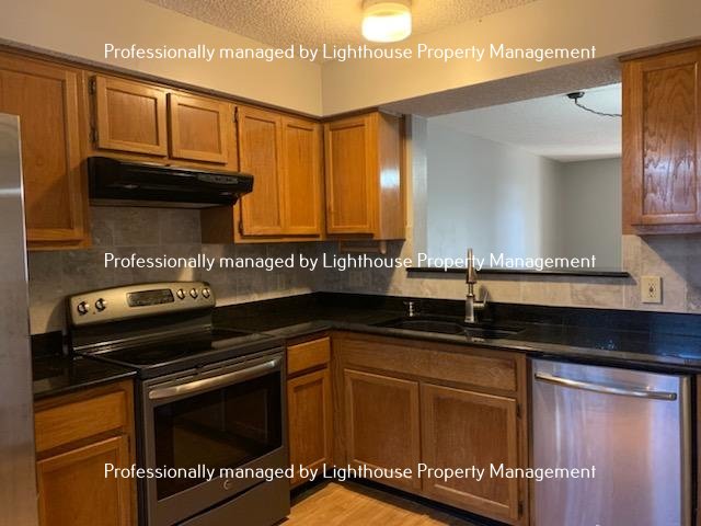 Relaxing townhome in Arlington with covered parking property image