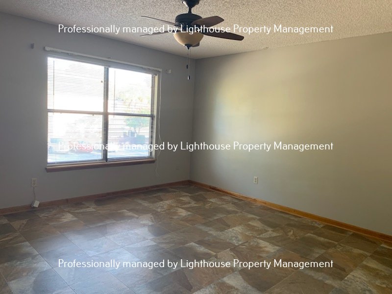 Relaxing townhome in Arlington with covered parking property image