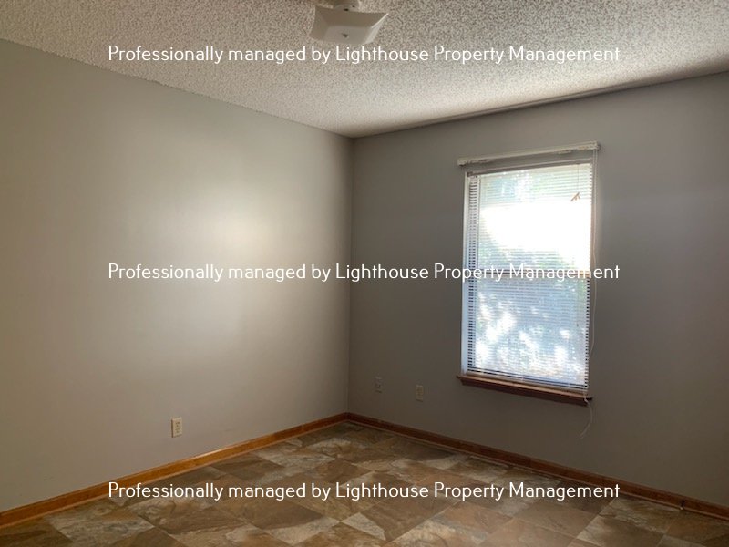 Relaxing townhome in Arlington with covered parking property image