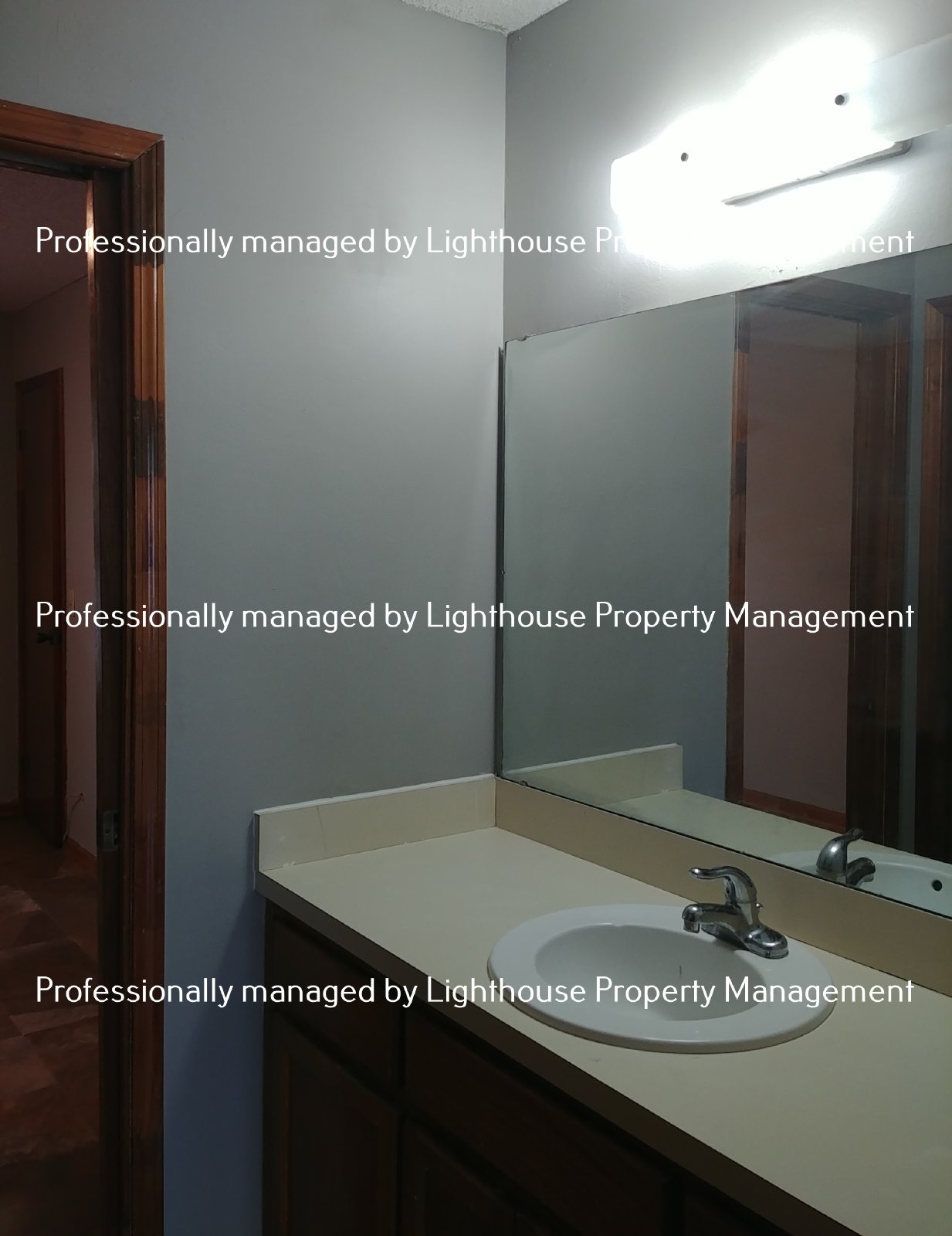 Relaxing townhome in Arlington with covered parking property image