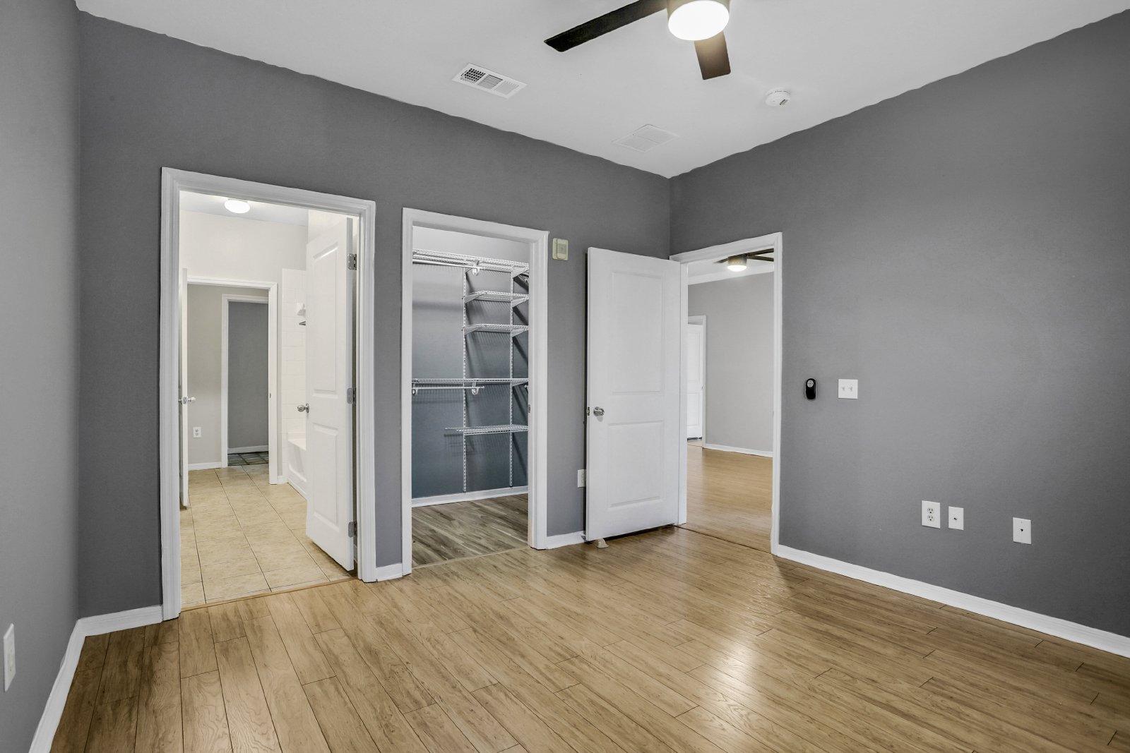Stunning Remodeled 2 Bedroom Condo in Williams Walk property image