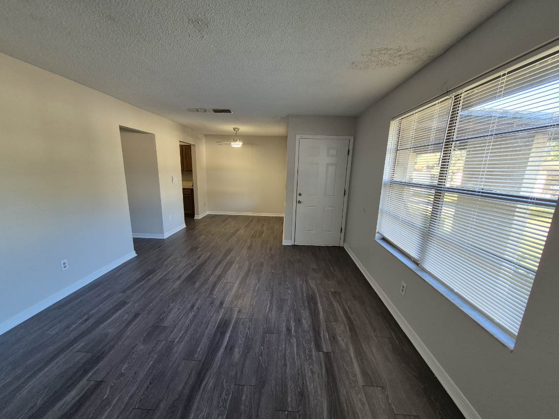 2 Bedroom, 1.5 Bathroom Upstairs Apartment! property image