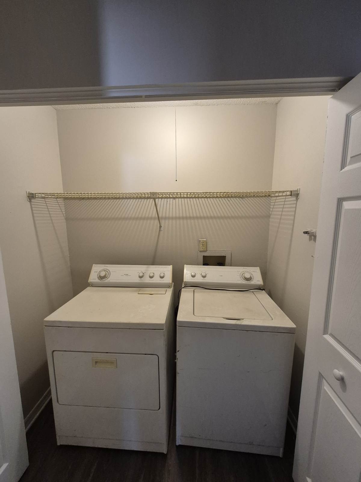 2 Bedroom, 1.5 Bathroom Upstairs Apartment! property image