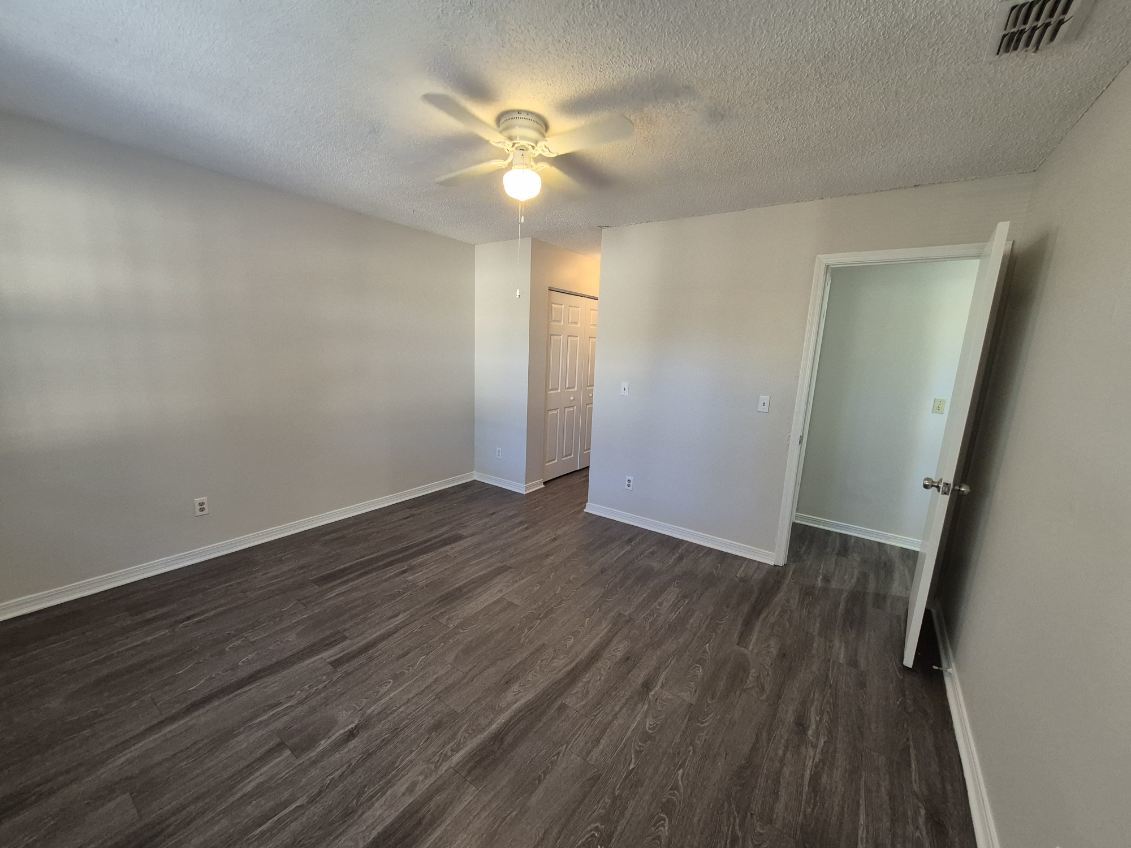 2 Bedroom, 1.5 Bathroom Upstairs Apartment! property image