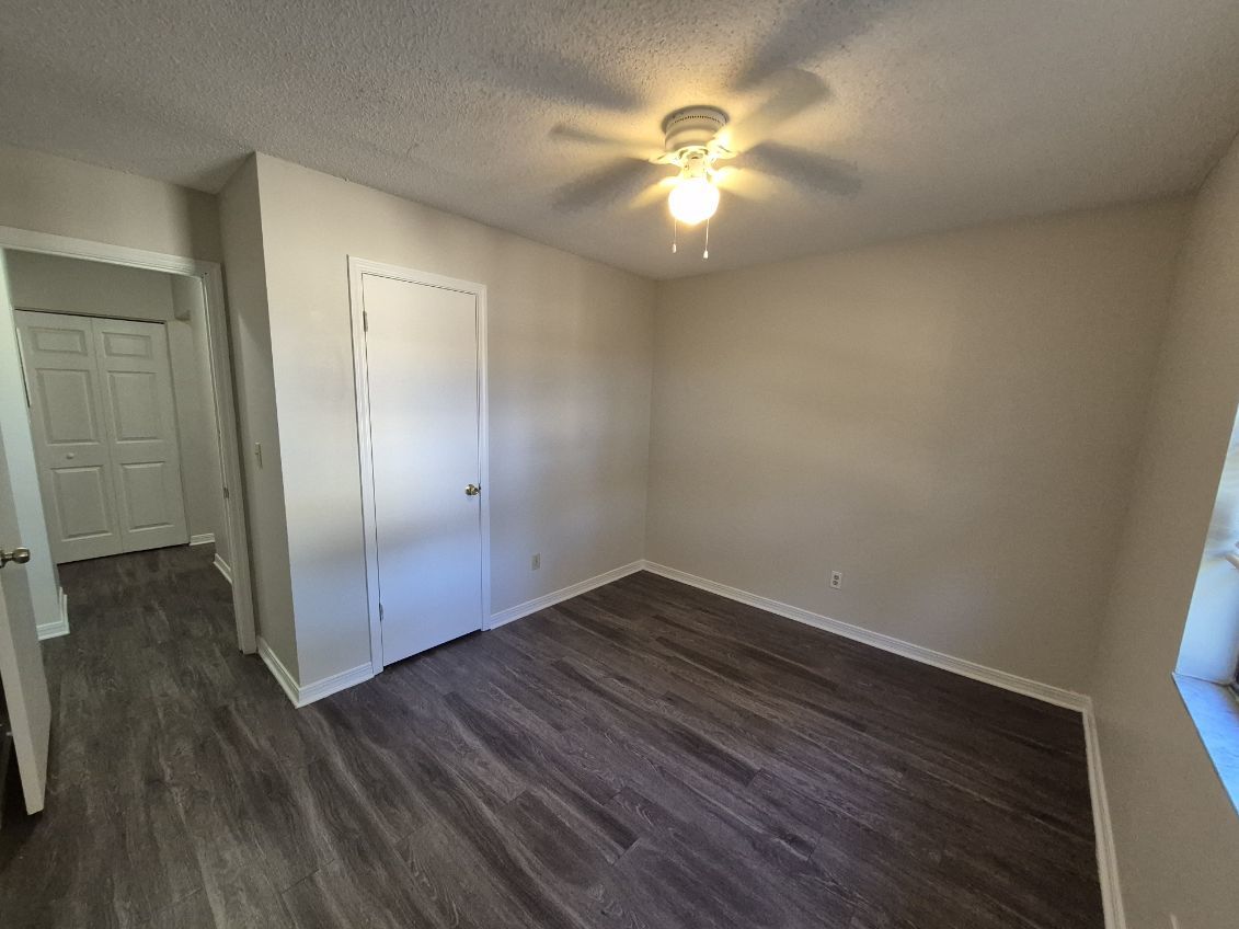 2 Bedroom, 1.5 Bathroom Upstairs Apartment! property image