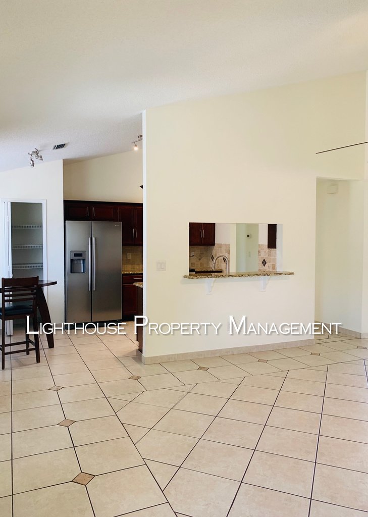 Pristine 3/2 in University Park!  Won't Last Long! property image