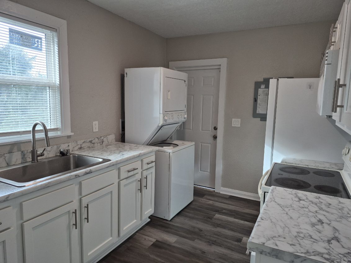 Newly Renovated Upstairs 2 Bedroom Apartment property image