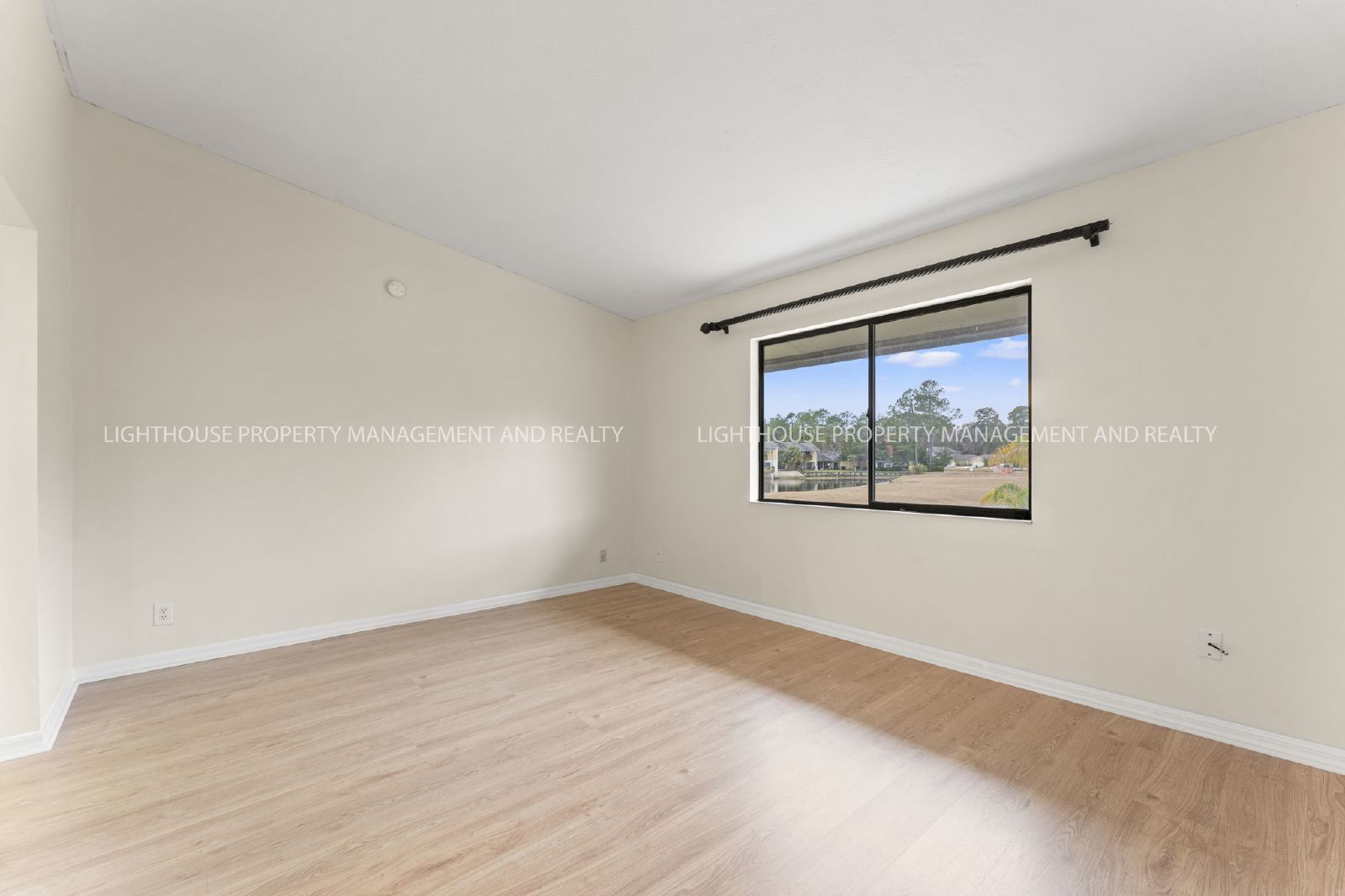 Beautiful 2-Bedroom Townhome with Pond Views property image