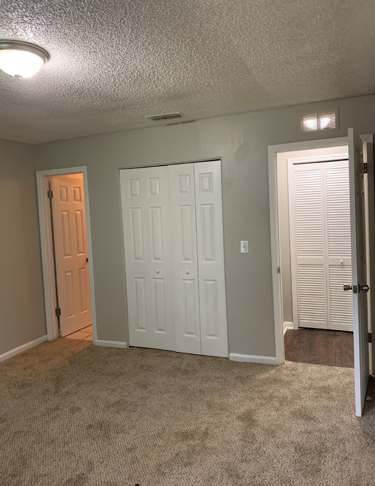 Spacious 2 Bed/2 Bath Apartment with Fenced Yard! property image