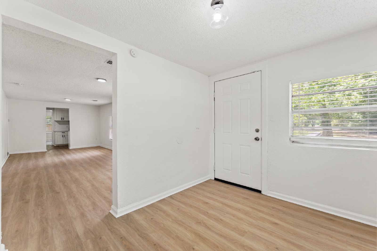 Renovated 3 Bedroom Home Near Riverside And Avondale property image