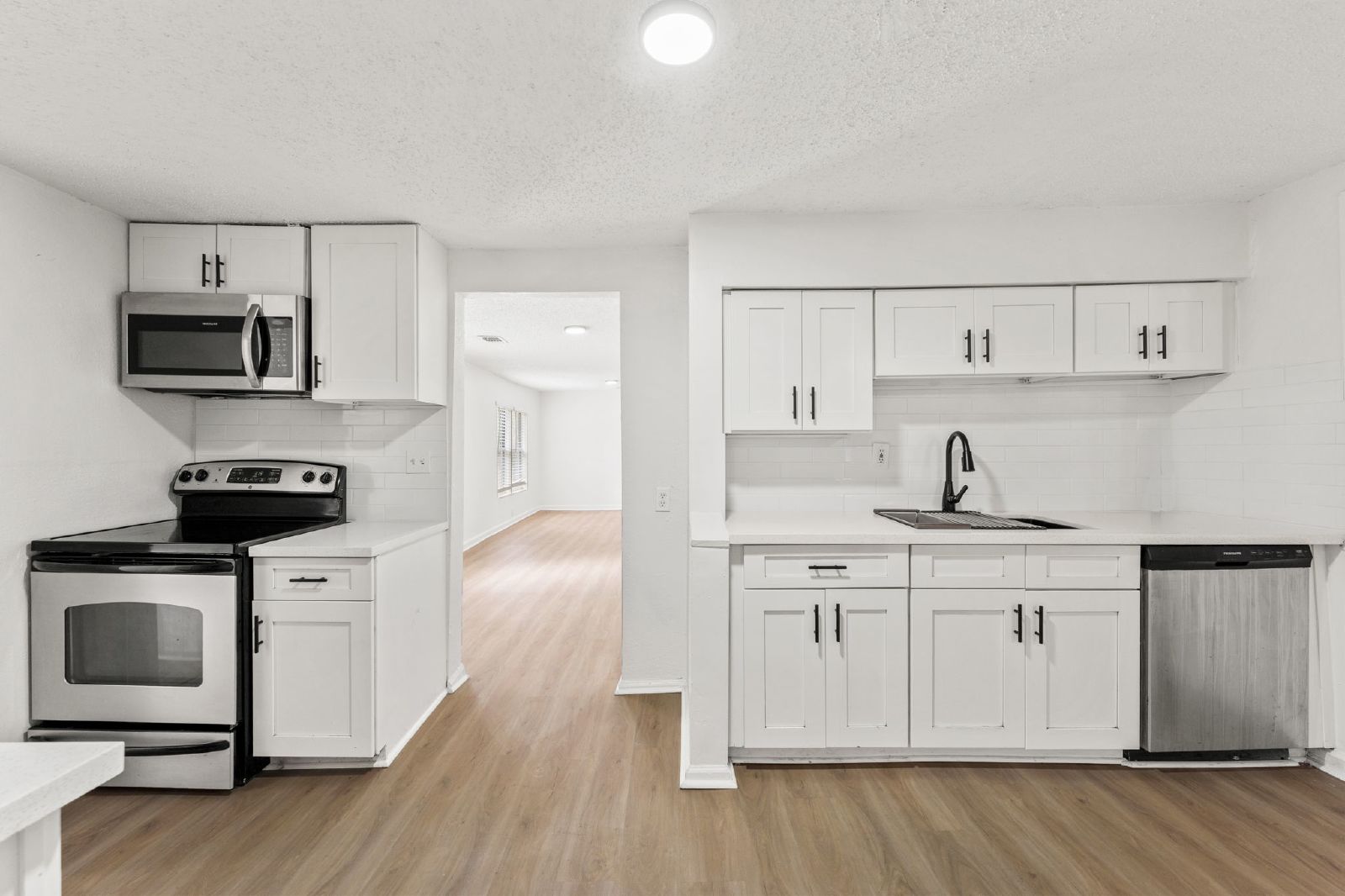 Renovated 3 Bedroom Home Near Riverside And Avondale property image