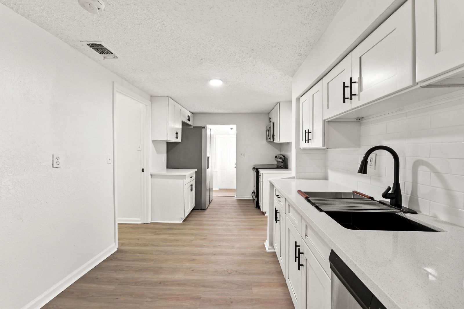 Renovated 3 Bedroom Home Near Riverside And Avondale property image