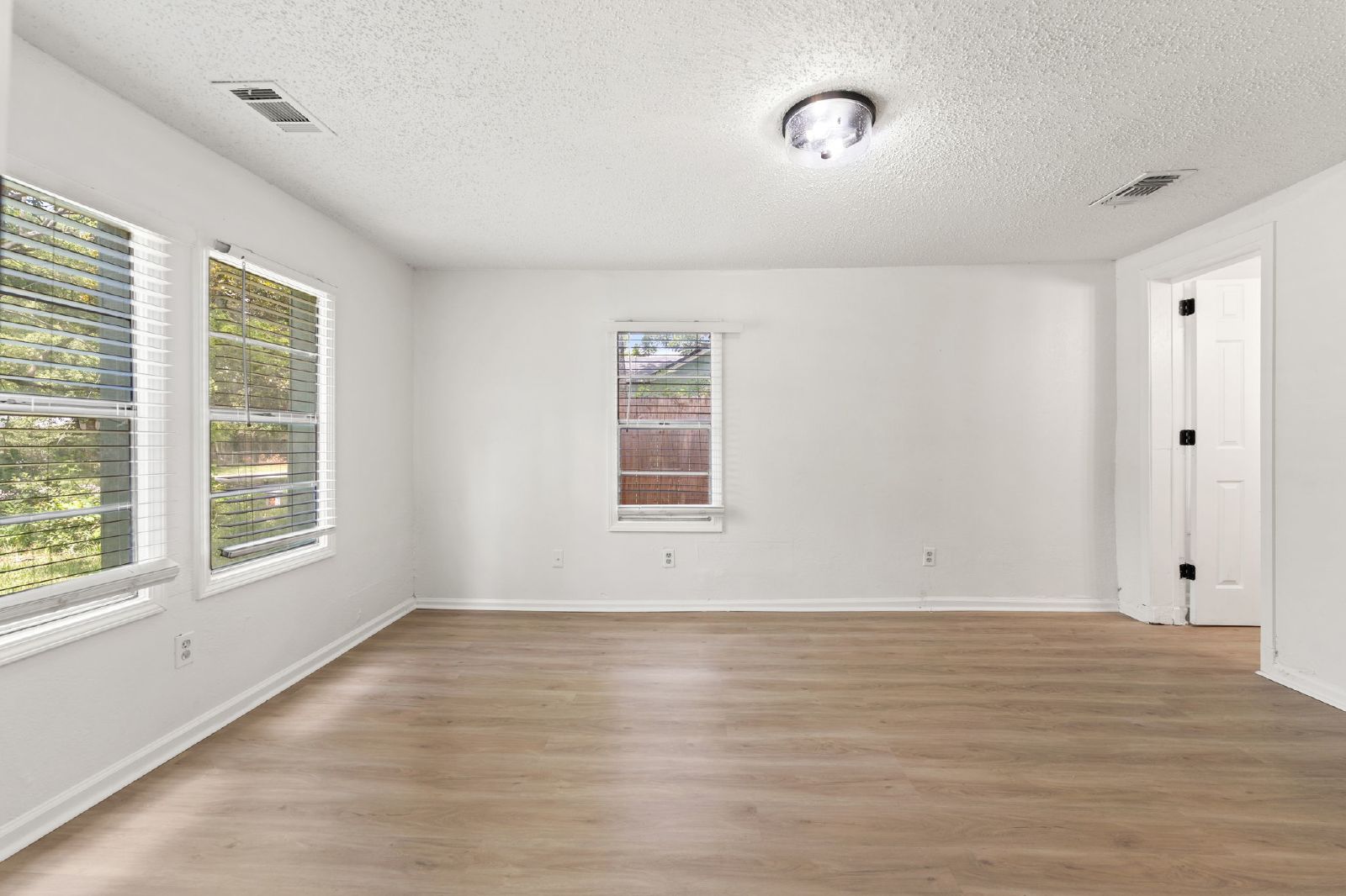 Renovated 3 Bedroom Home Near Riverside And Avondale property image