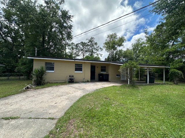 3/2 Westside home with large yard property image