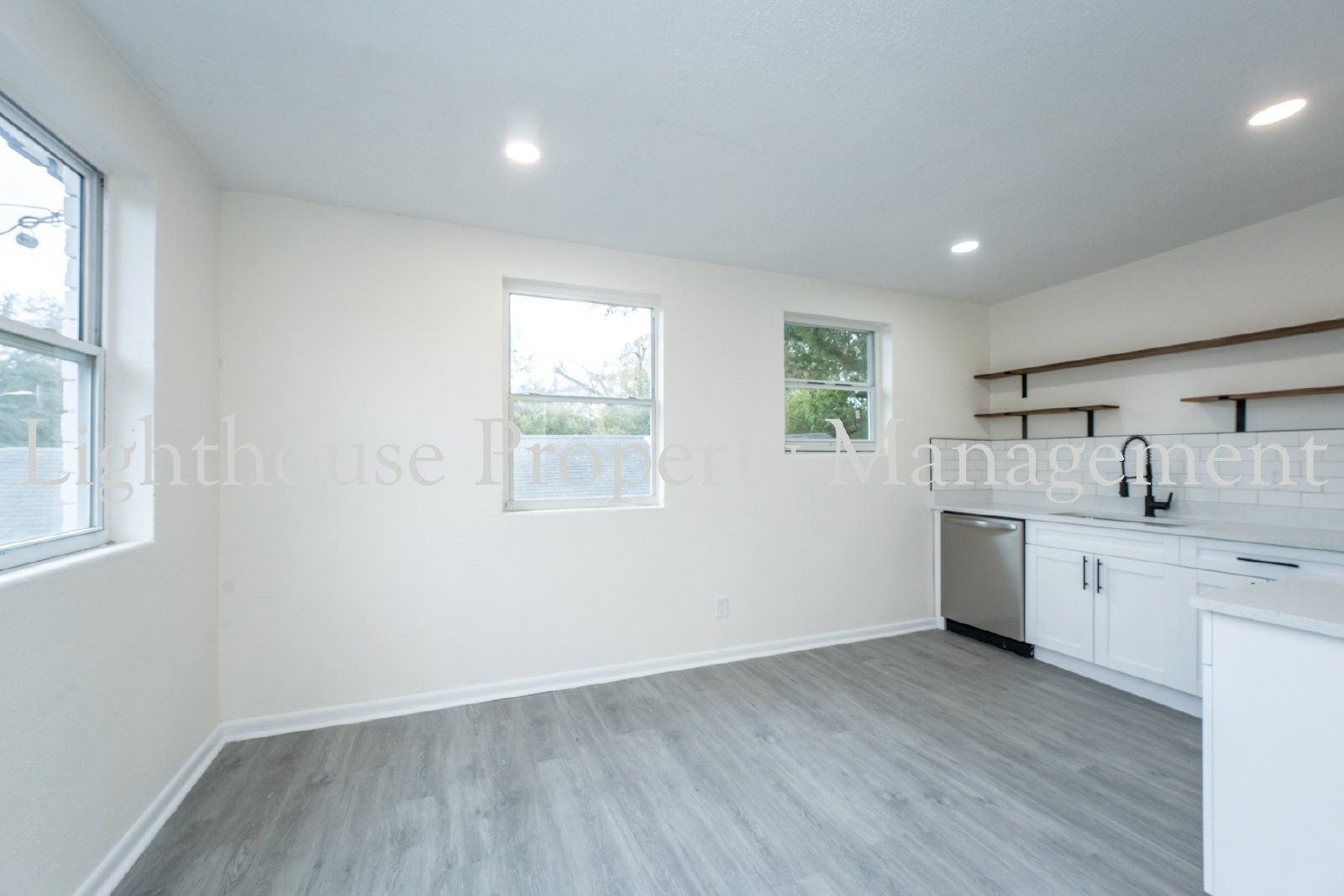 3 Bedroom Upstairs Duplex With Private Entry property image