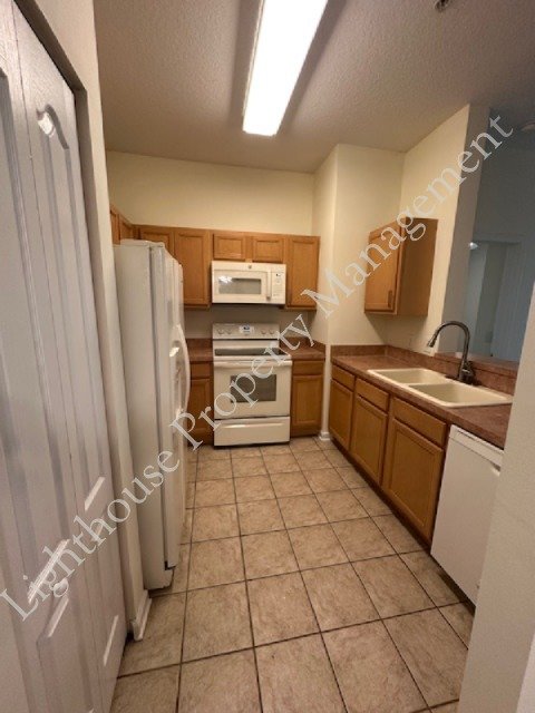 2 Bedroom / 2 Bathroom Condo in Gated Community property image