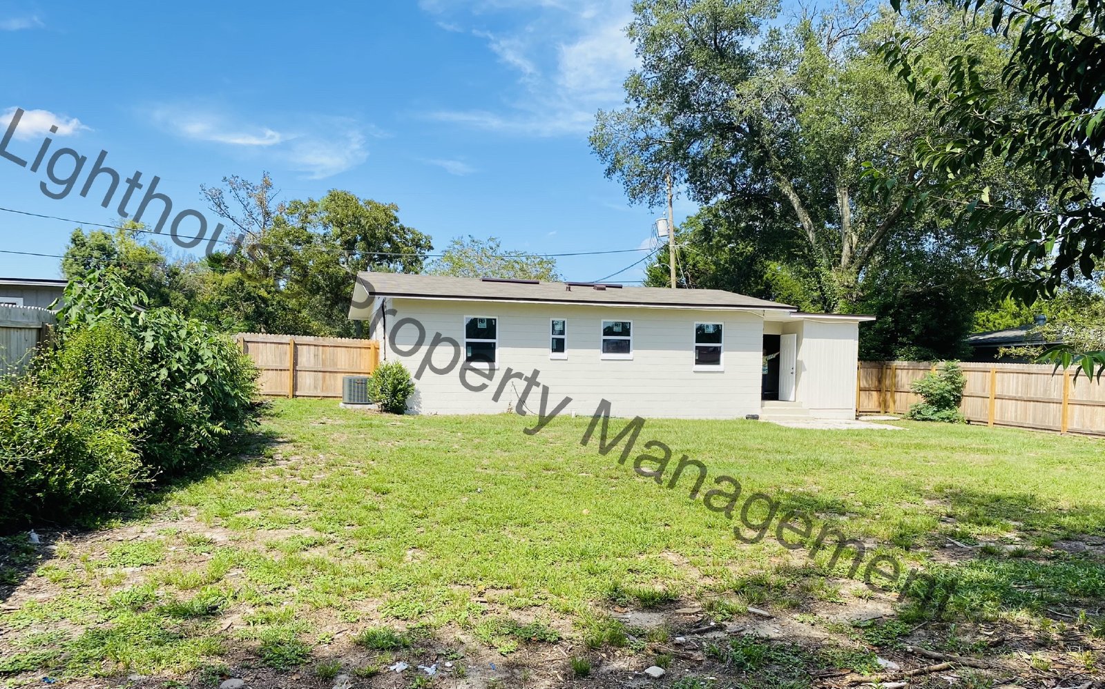 Beautiful 3 Bedroom Home With Fenced Backyard property image