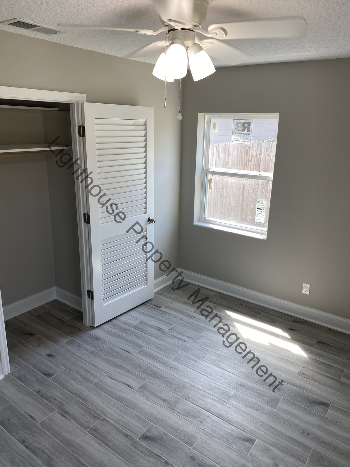 Beautiful 3 Bedroom Home With Fenced Backyard property image