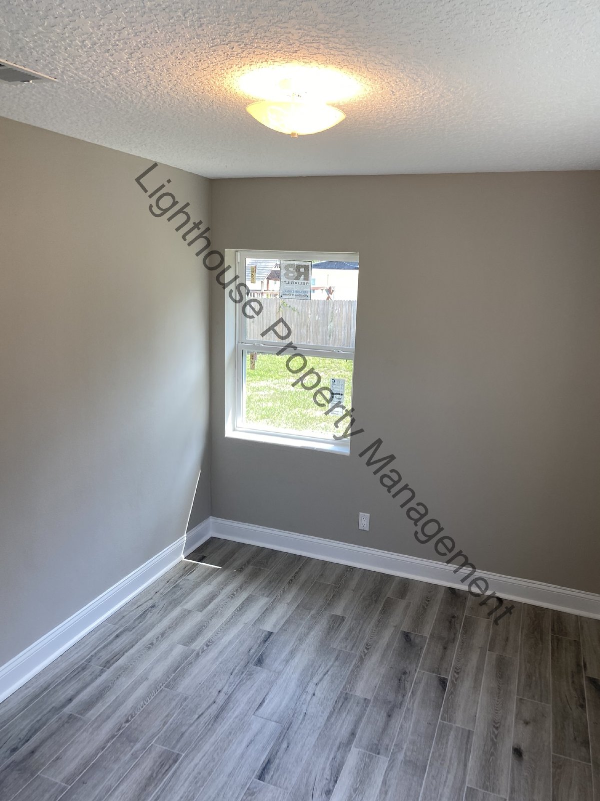 Beautiful 3 Bedroom Home With Fenced Backyard property image