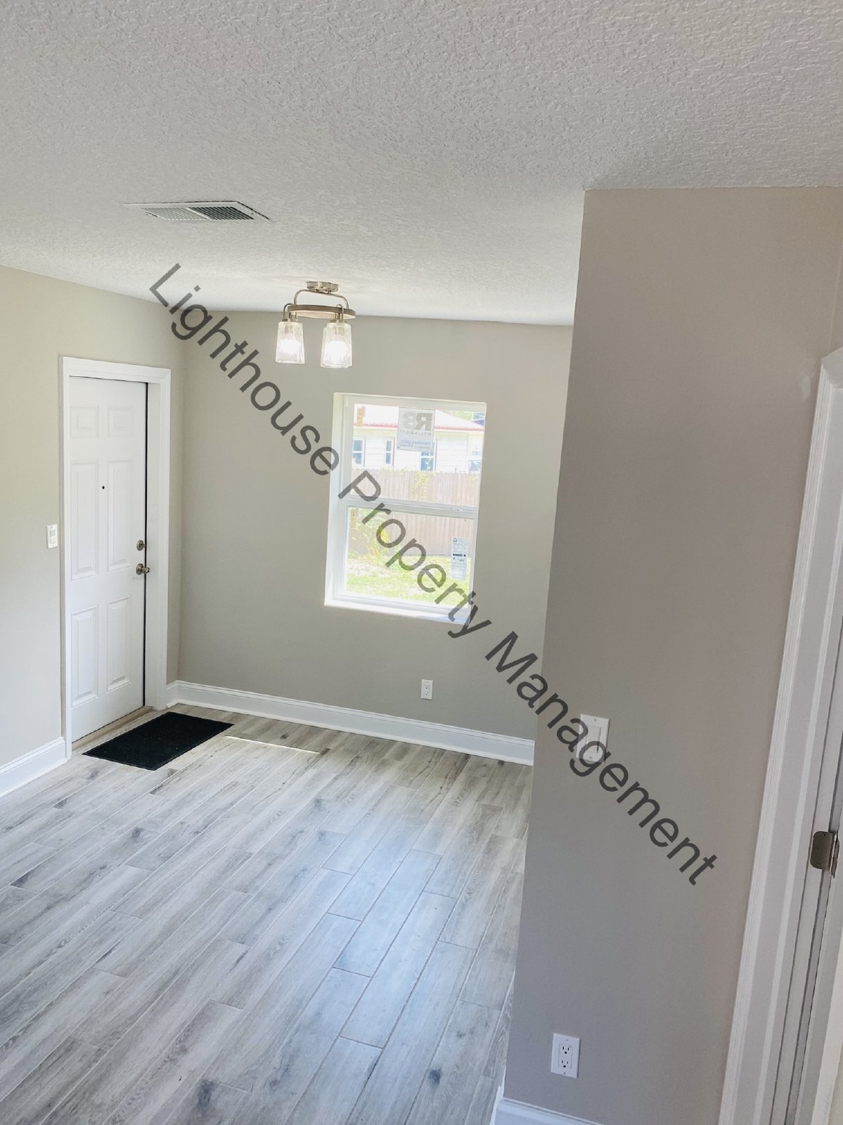Beautiful 3 Bedroom Home With Fenced Backyard property image