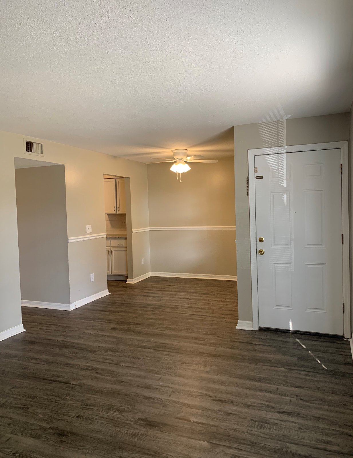 Fully Updated 2 Bedroom Apartment Close To Shopping And Dining property image