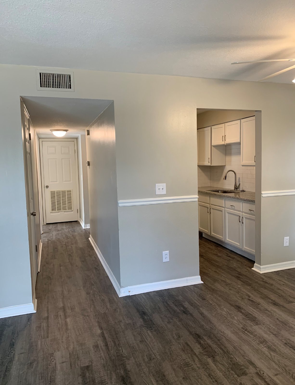 Fully Updated 2 Bedroom Apartment Close To Shopping And Dining property image
