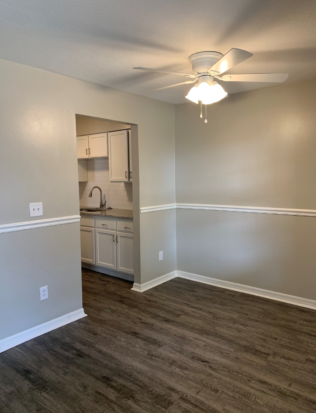 Fully Updated 2 Bedroom Apartment Close To Shopping And Dining property image