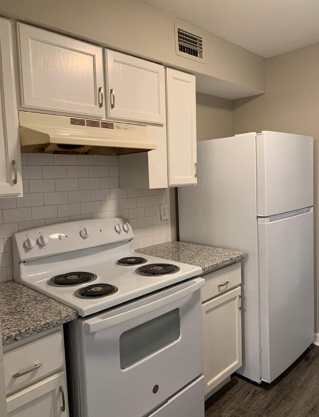 Fully Updated 2 Bedroom Apartment Close To Shopping And Dining property image