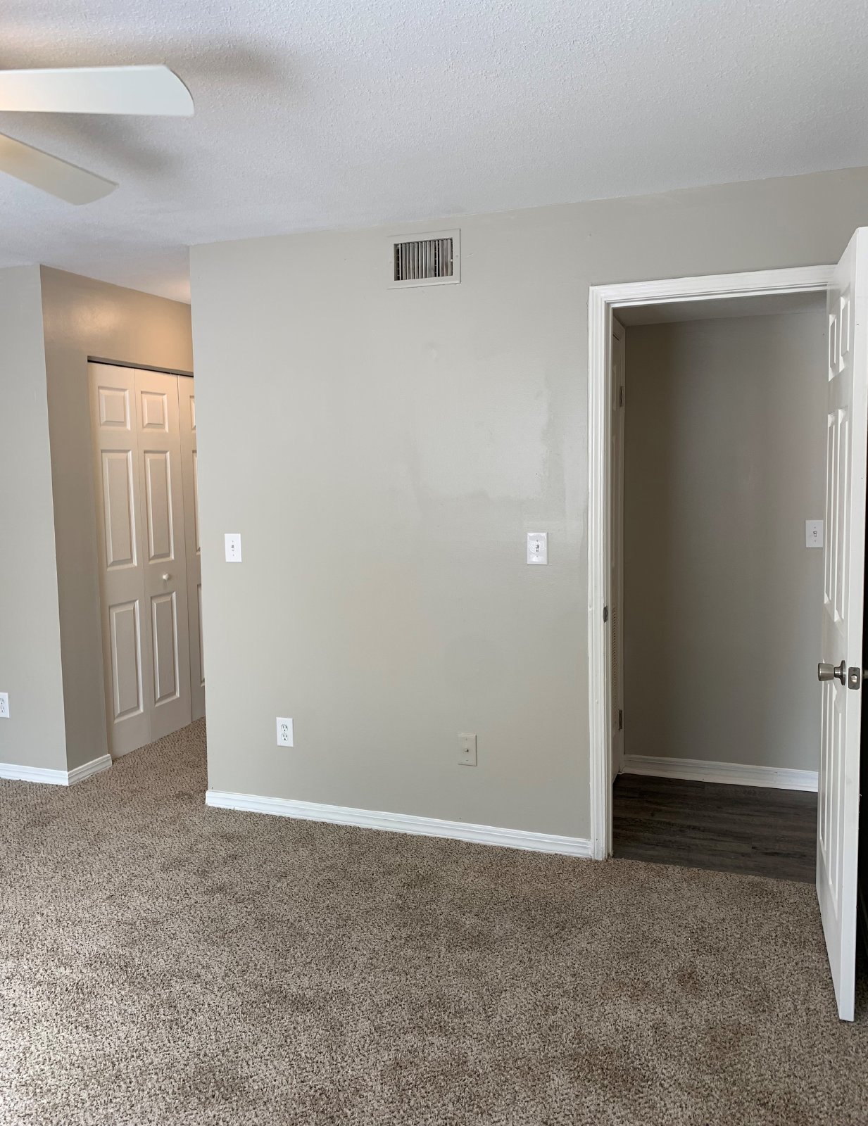 Fully Updated 2 Bedroom Apartment Close To Shopping And Dining property image