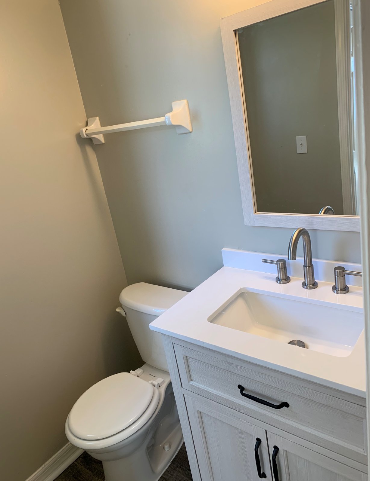 Fully Updated 2 Bedroom Apartment Close To Shopping And Dining property image