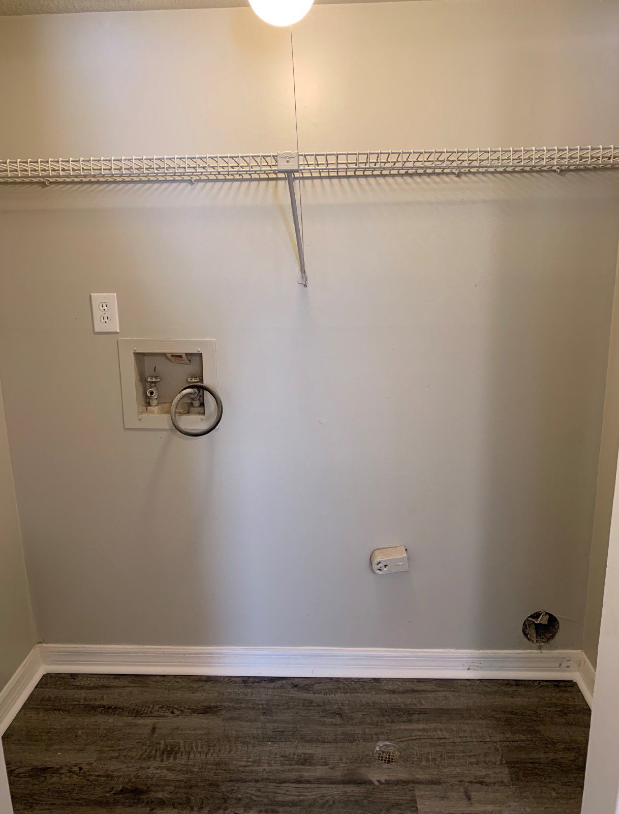 Fully Updated 2 Bedroom Apartment Close To Shopping And Dining property image