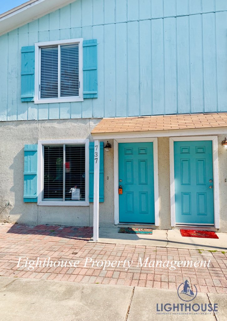 Walk To The Beach From This Beautiful Updated Townhome property image
