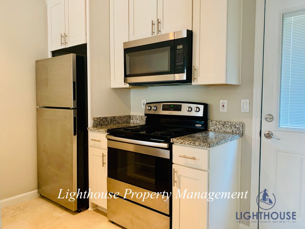Walk To The Beach From This Beautiful Updated Townhome property image