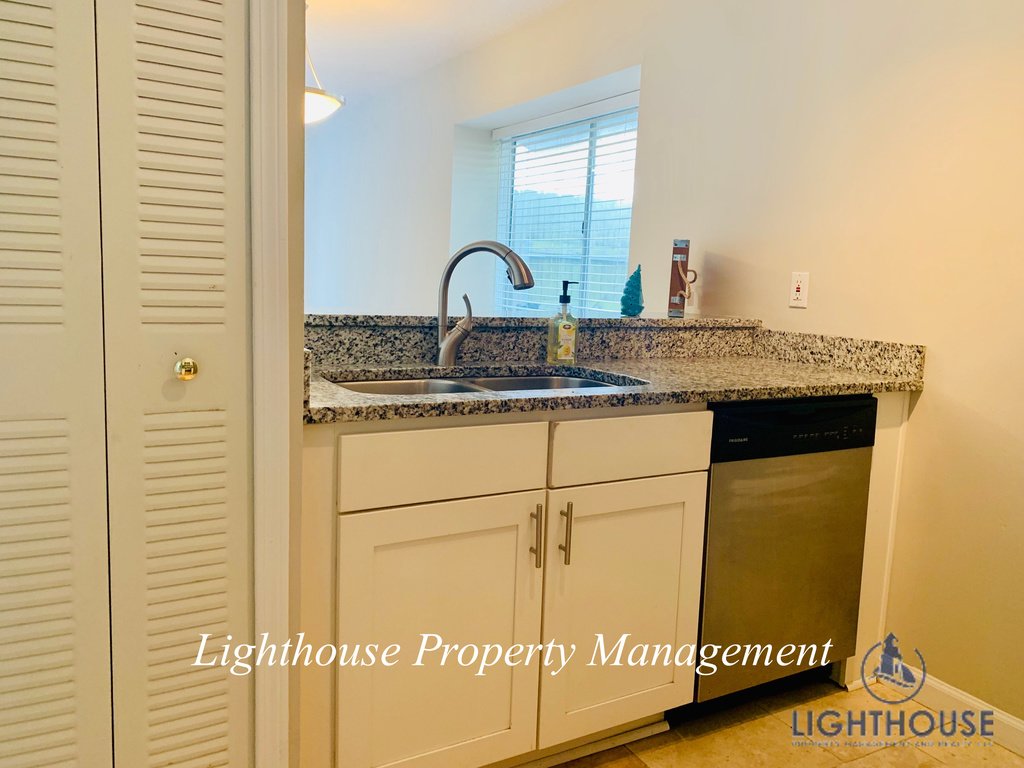 Walk To The Beach From This Beautiful Updated Townhome property image
