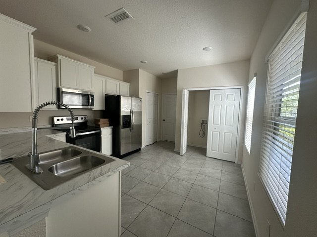 Modern 3 Bedroom Townhome Near River City Marketplace property image