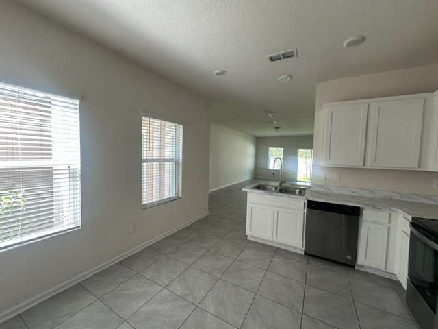 Modern 3 Bedroom Townhome Near River City Marketplace property image