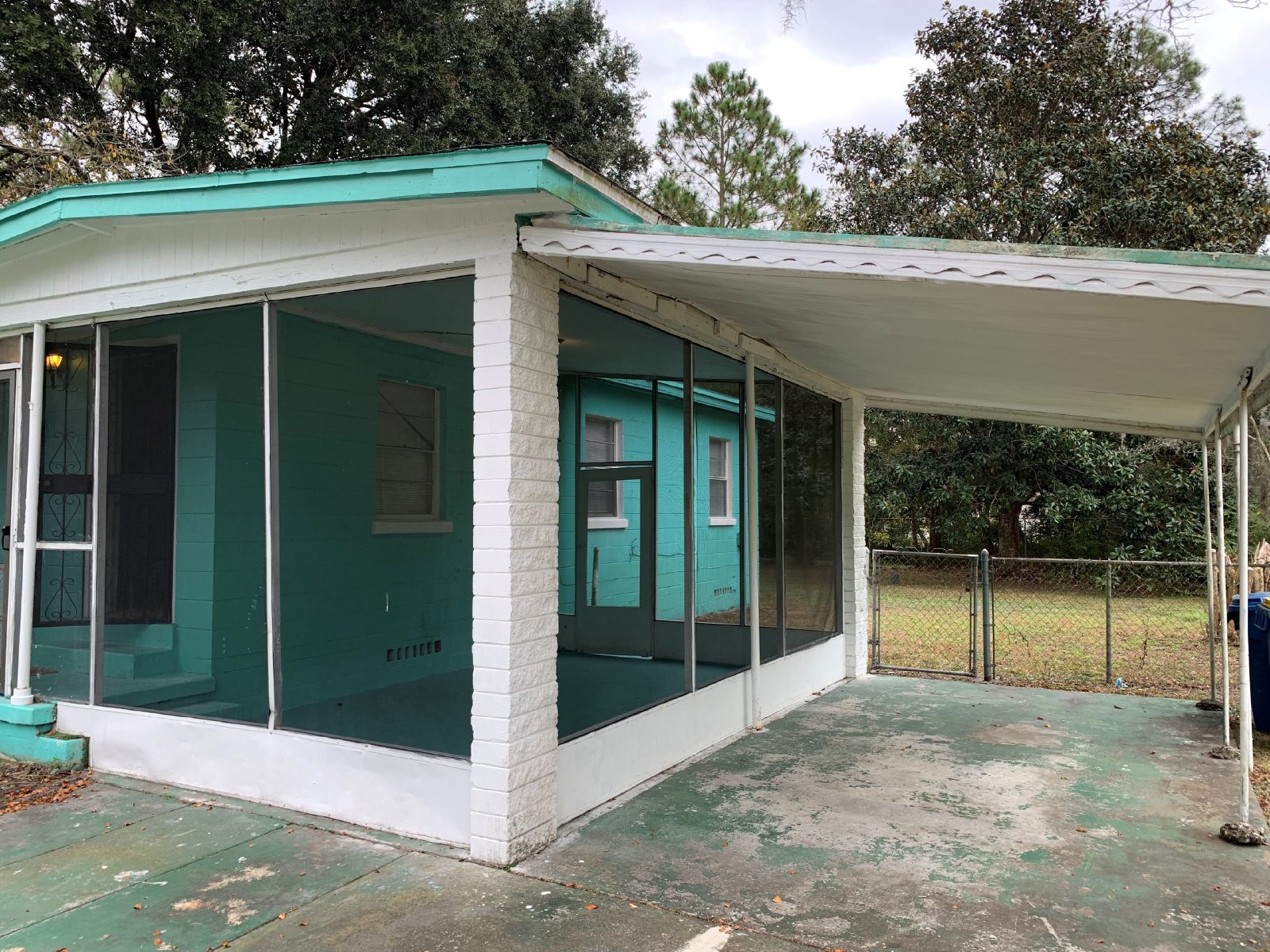 Spacious Backyard And Screened Porch In This Cozy 3 Bedroom Home property image
